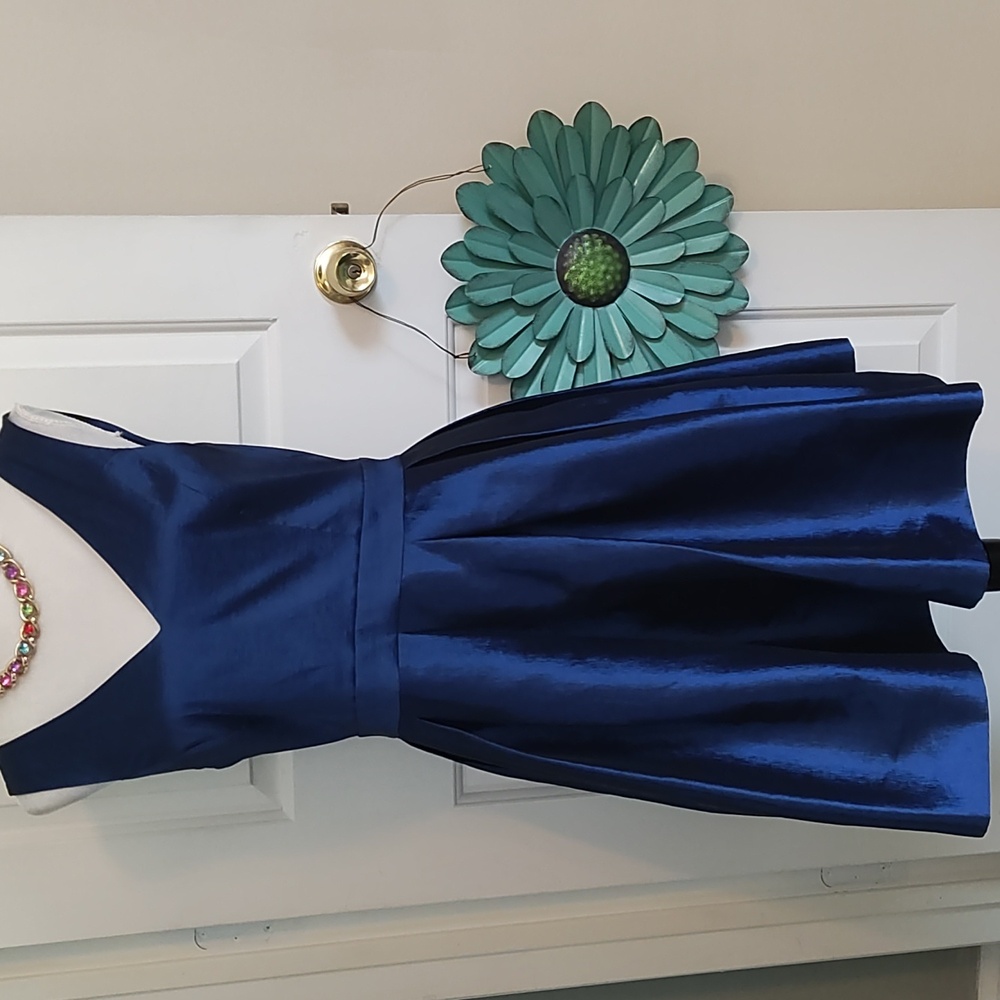 Jessica Simpson beautiful blue v neck dress bow in the back